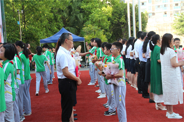 广安实验学校隆重举行第37个教师节庆祝活动