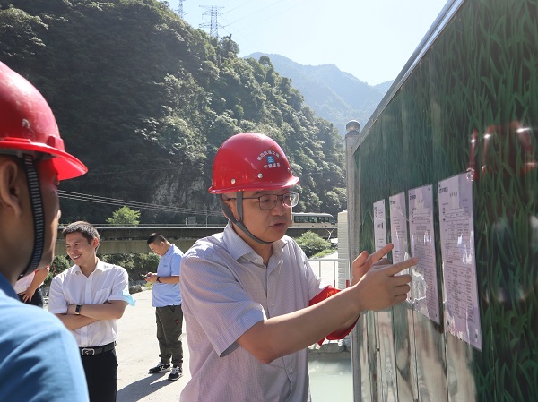 中建铁投轨道交通公司董事长仲崇涛赴都四项目检查“双节”工作