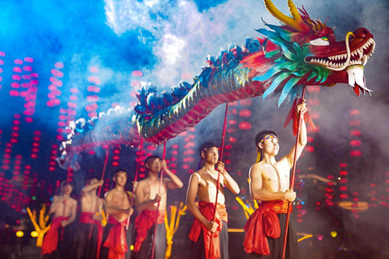 中秋团聚在方特 赴“天宫游园会”共享欢乐
