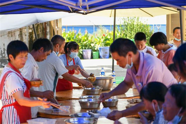 “团圆就是最大的幸福”——四川泸县地震灾区中秋节一线见闻