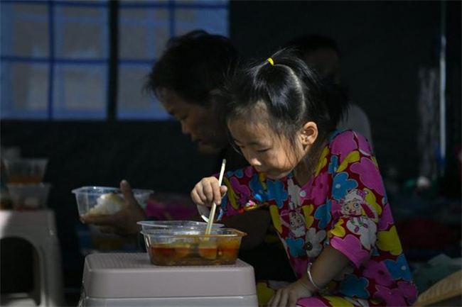 “团圆就是最大的幸福”——四川泸县地震灾区中秋节一线见闻