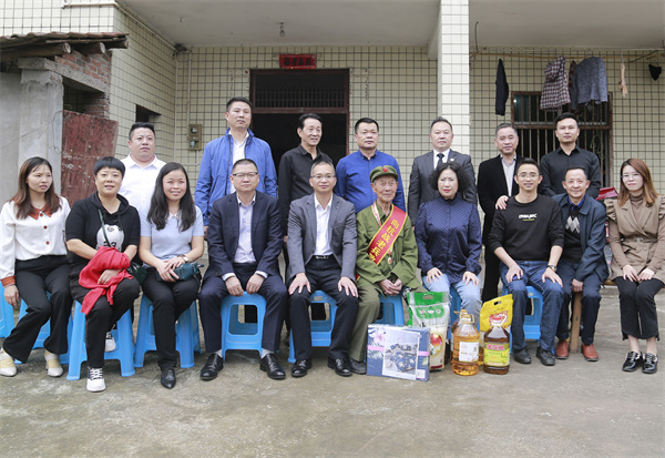 广安华蓥工商联慰问97岁高龄的抗战老兵