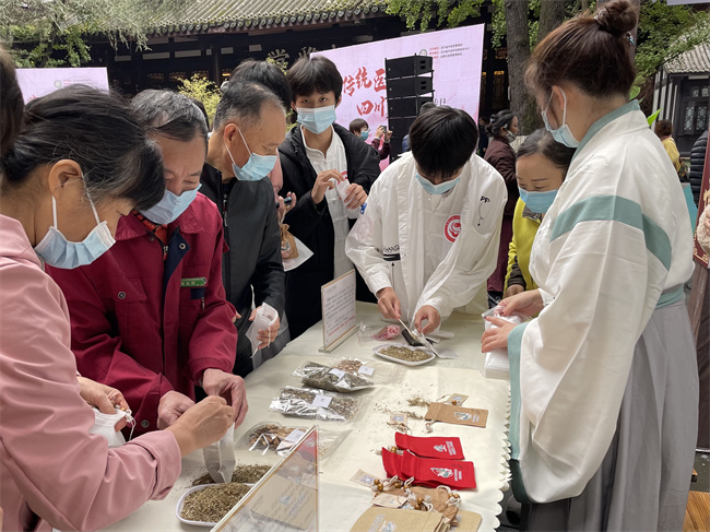 四川省中医药宣传日主题活动在成都杜甫草堂博物馆举行