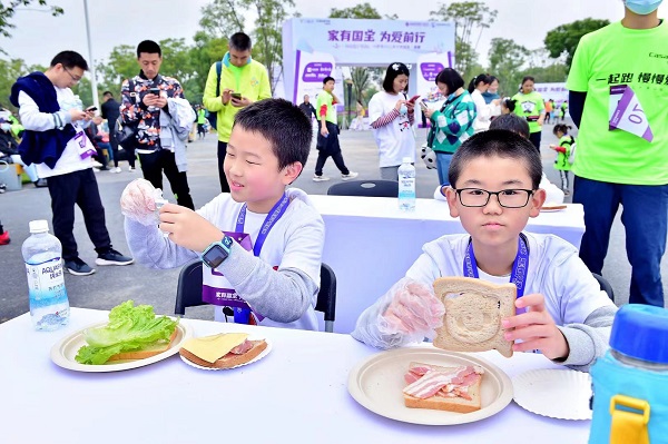 首次亮相成都亲子熊猫跑 美好食品Soulcook获高品质家庭点赞
