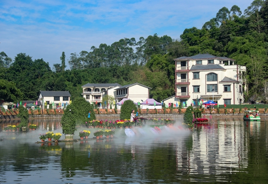 四川华蓥：“花卉经济”助力乡村振兴