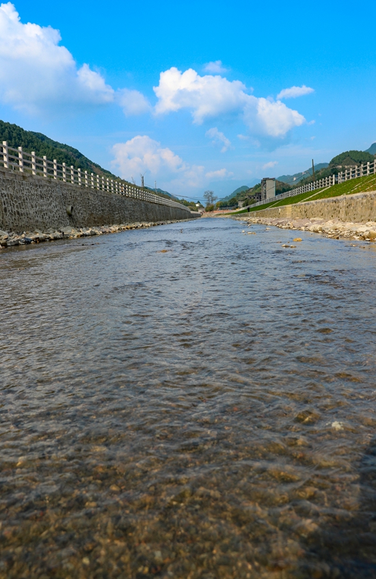 四川华蓥投入巨资治理中小河流改善水环境