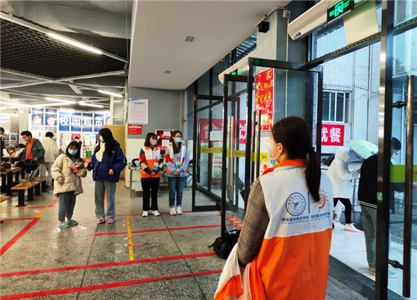 雅安职业技术学院疫情防控“严”字当头 只认绿码“不刷面卡”