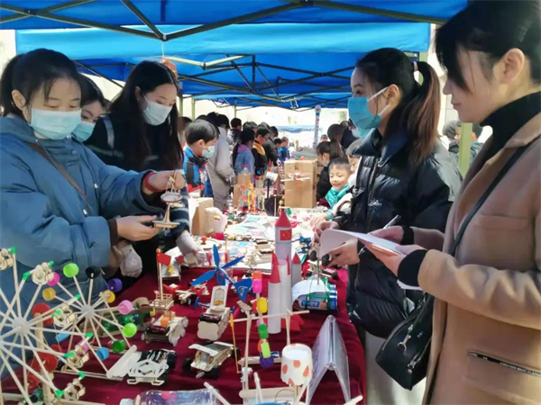 走近科学，放飞梦想 巴中市实验小学举行首届校园科技节