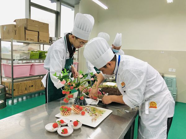 成渝地区双城经济圈首届餐饮行业劳动和技能竞赛（成都赛区）在蓉落幕