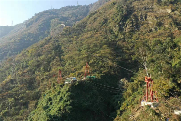 四川：重达30吨的渔子溪水电站蝶阀成功“上山”