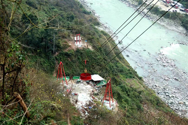 四川：重达30吨的渔子溪水电站蝶阀成功“上山”