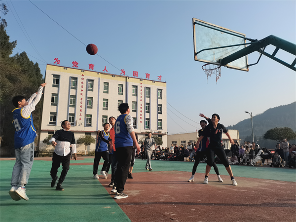 巴中平昌县六门小学举行第冬季运动会