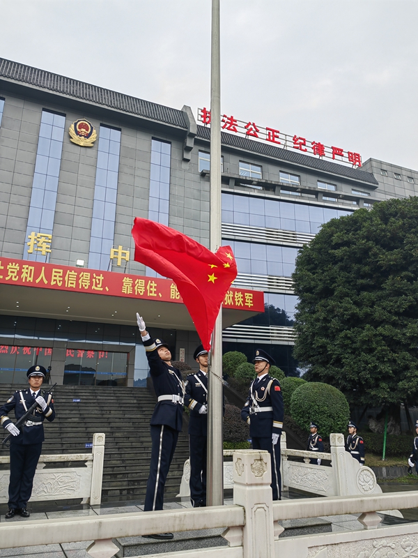 致敬人民警察--四川监狱举行首次警礼服列装仪式暨主题报告会