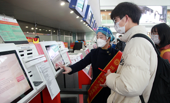 春运首日：国航在成都天府、双流机场执飞进出港航班264班