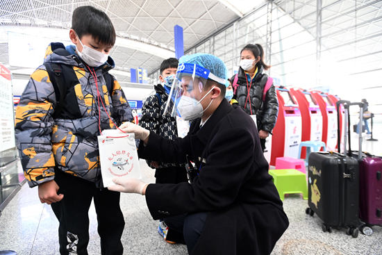 春运首日：国航在成都天府、双流机场执飞进出港航班264班