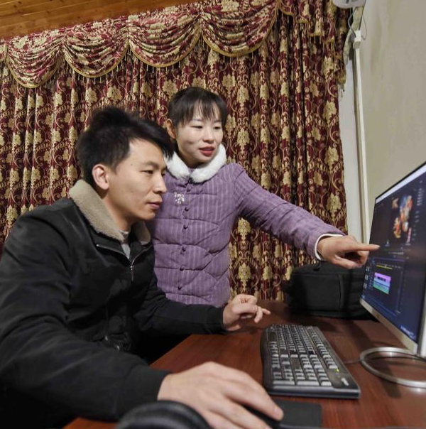 Pic Story of Rural Video Blogger in SW China\