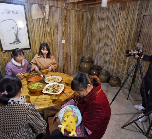 Pic Story of Rural Video Blogger in SW China\