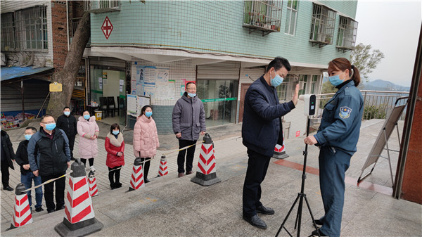 巴中巴州区平梁镇中心小学加强疫情实战演练 提升校园防控水平