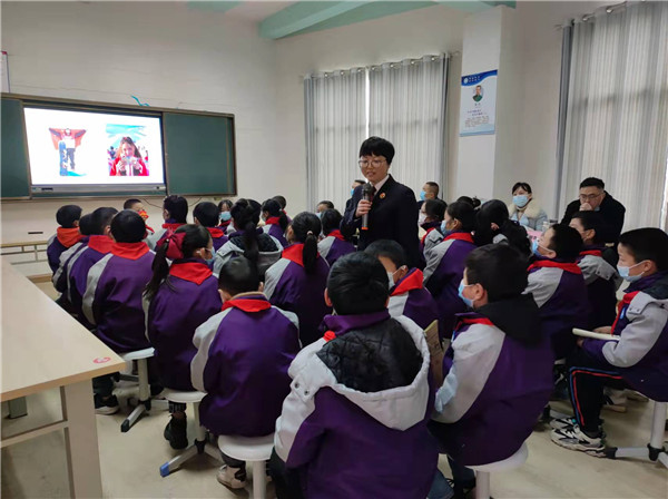 巴中巴州区白庙小学：带法进校园 护航开学季