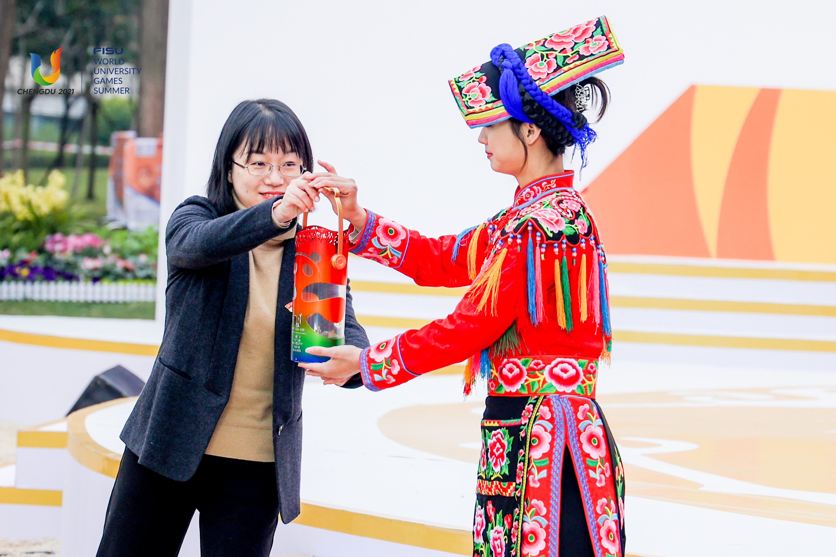 FISU flame handover ceremony held in Chengdu