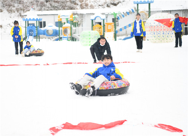 广元朝天：“冬奥风”催热“冰雪课堂”