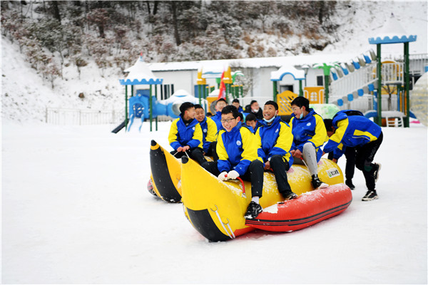 广元朝天：“冬奥风”催热“冰雪课堂”