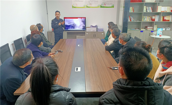 达州市通川区西城石岭社区召开消防培训会