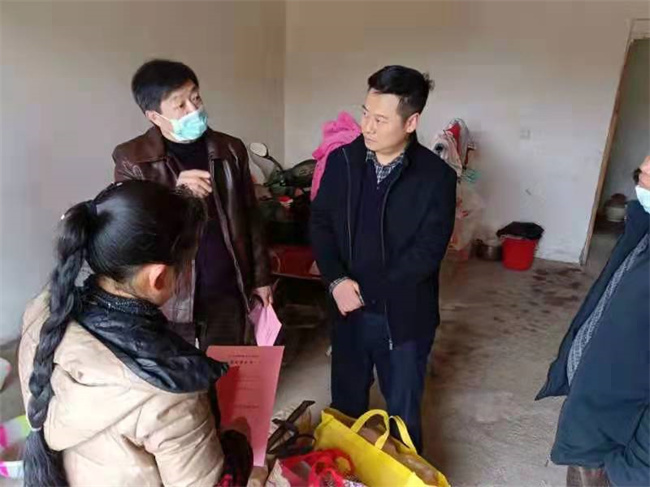 长江泸州航道局局长颜洪斌带队到叙永县赤水河镇南山村调研乡村振兴工作