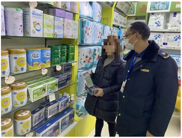 达州开江：一母婴店销售过期婴儿固体饮料被抓现行