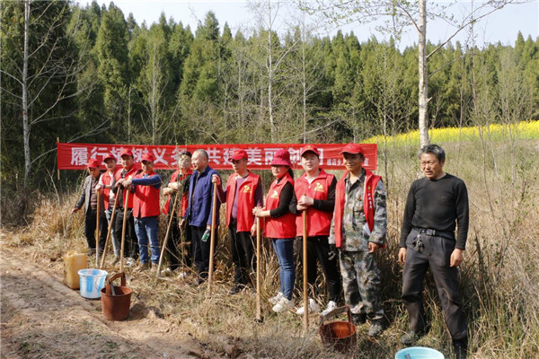 广元市剑阁县：不负春日好时节 栽植新绿正当时