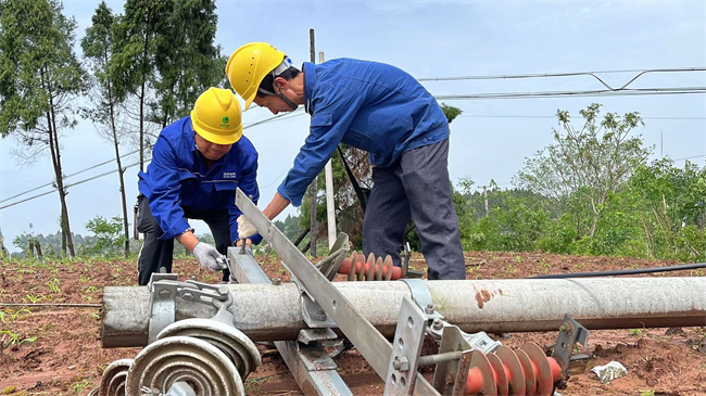 极端天气致资阳近40万户居民停电 国网四川电力全力抢修