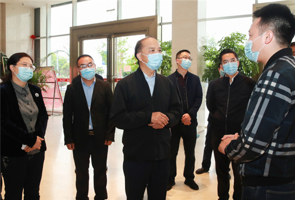 李酌调研中小微企业  鼓励企业坚定发展信心共渡难关
