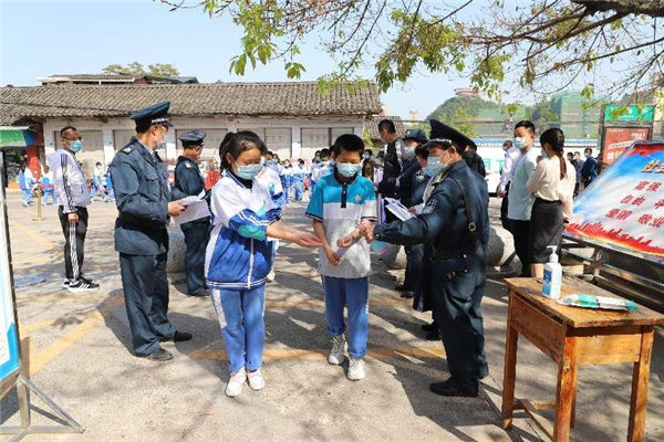 巴中市恩阳区实验中学：疫情防控不放松实战演练筑防线