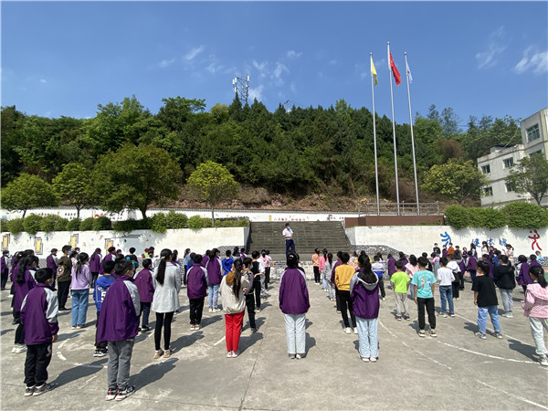 巴中市巴州区白庙乡中心小学校开展第34个“爱国卫生月”活动