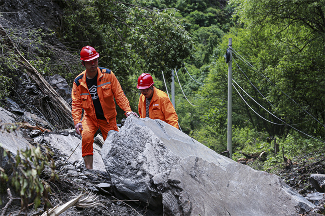 四川马尔康6.0级地震｜震中草登乡最后一个村被点亮 受地震影响的用户供电已全部恢复