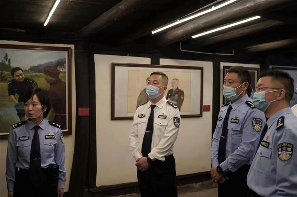 笔墨丹青颂英模！四川公安英模美术作品巡展在广安开展