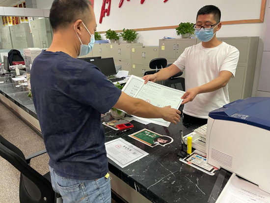 自贡市自流井区：优化行政审批服务 争做群众贴心人