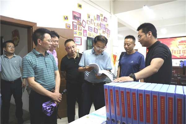 达州市创建全国文明城市工作督导组到开江中学检查指导