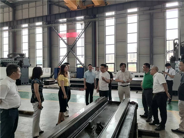 广安市工商联主席刘春华一行走进广安市重庆商会开展走访调研工作