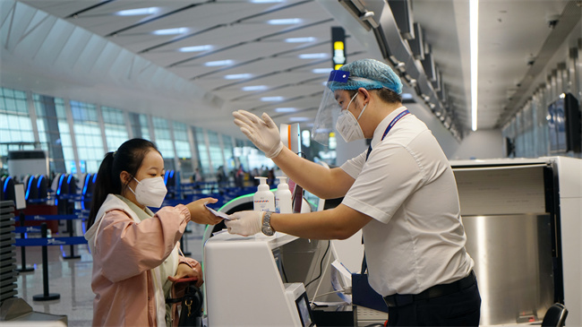 增投客座6.1万个 国航在成都两场加飞828班次迎暑运