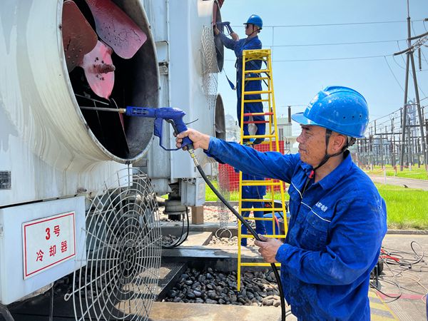 电网迎来高“烤” 国网四川电力多措并举保供电