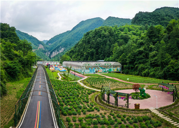 大道如虹连阡陌 致富坦途通八方 ——广元朝天区创建“四好农村路”全国示范县综述