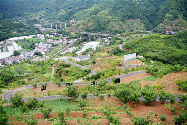 大道如虹连阡陌 致富坦途通八方 ——广元朝天区创建“四好农村路”全国示范县综述